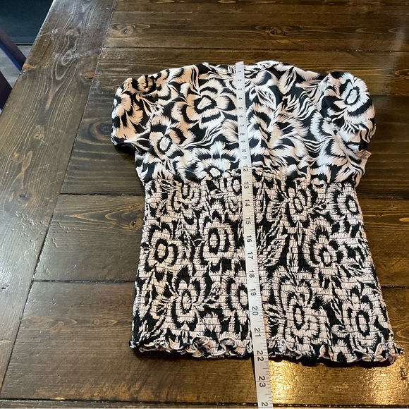 Guess Black and Cream Floral Blouse - Picture 7 of 7